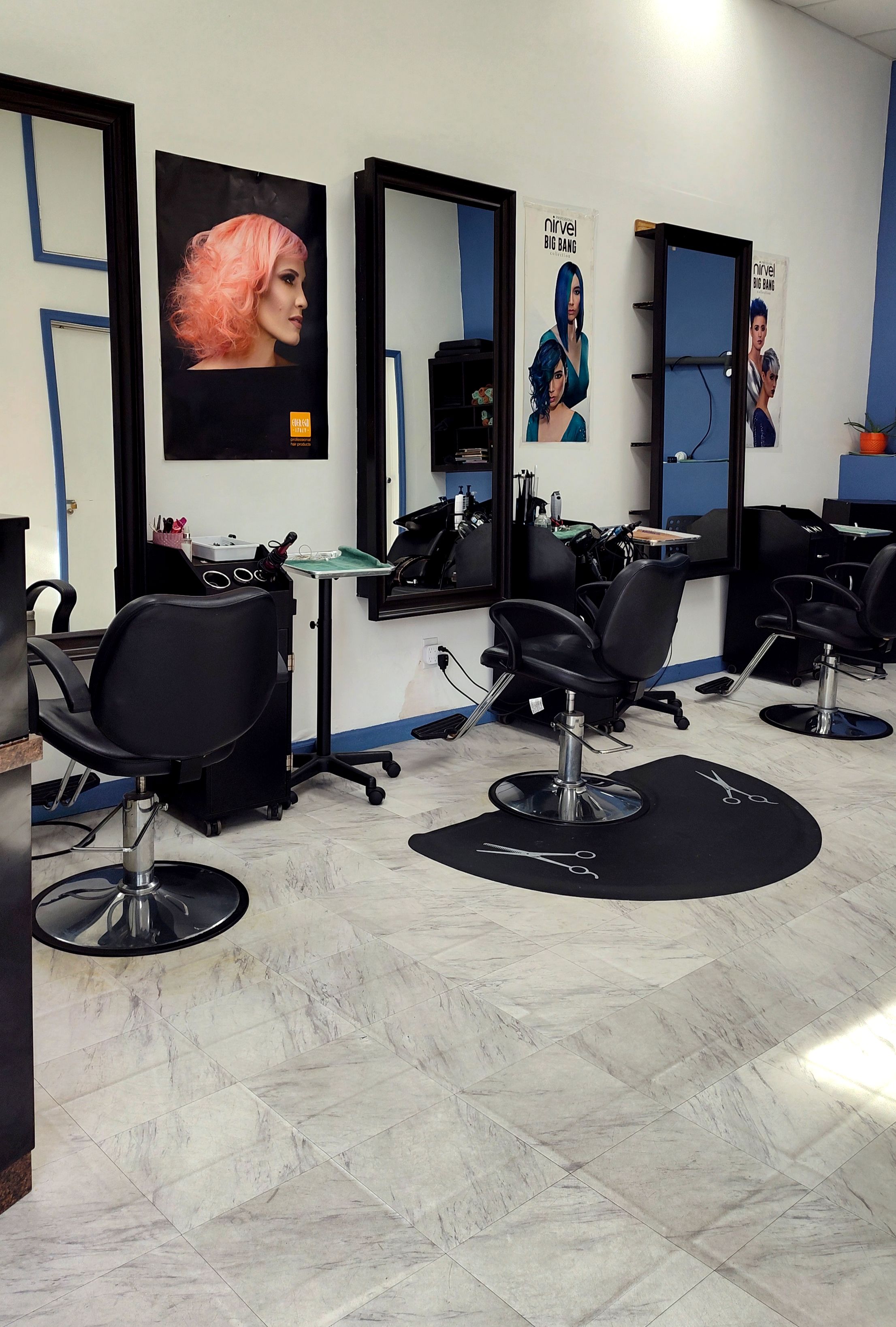 Gladys with a client at the salon